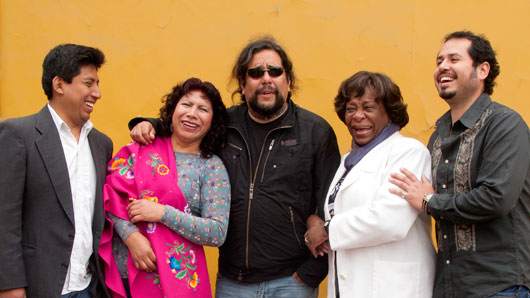 De izquierda a derecha, Alejandro, Sila, Chano, Rosa y Vicente, el elenco de Entre Huaynos y Valses