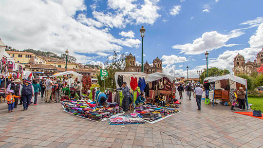 Santuranticuy en la Plaza Mayor del Cusco