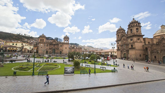 Fallo judicial ordena reabrir plaza de Armas de Cusco al tránsito de vehículos
