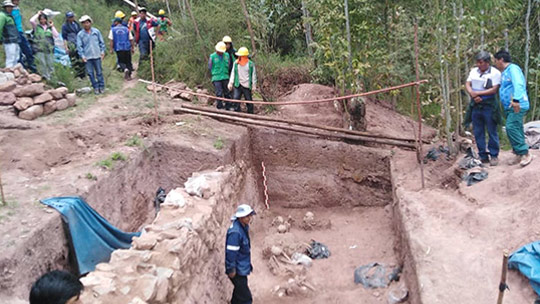 Hallan contexto funerario con cinco individuos en sitio arqueológico de Cusco